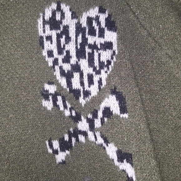 Torrid Olive Green Skull (Hearts) and Crossbones Sweater In A 2X With A Hood. - Picture 2 of 12